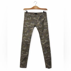 H&M Green Camouflage Skinny Pant. Great Condition. Size 10